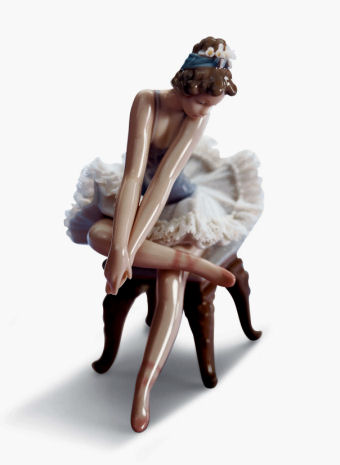 Lladro #5498 Opening Night Ballerina Dancer sitting on a chair